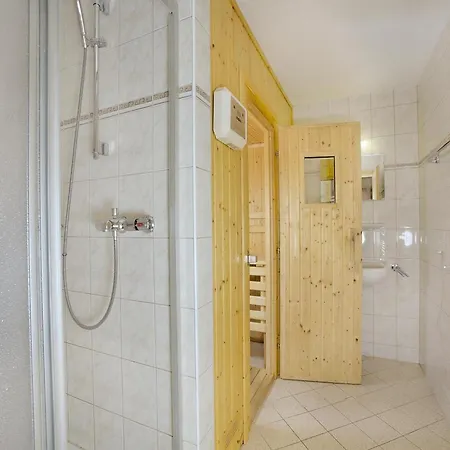 Quiet With Sauna In Koenigsleiten * Wald im Pinzgau