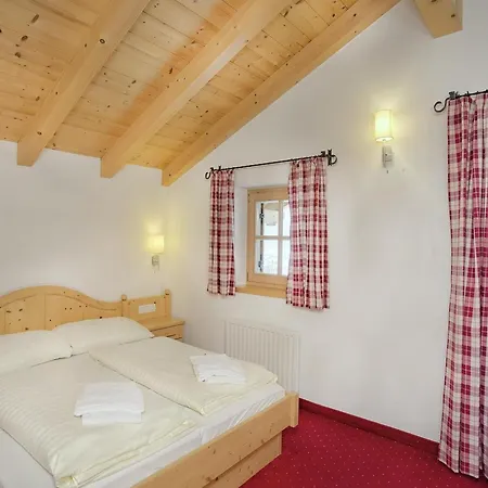 Quiet With Sauna In Koenigsleiten * Wald im Pinzgau